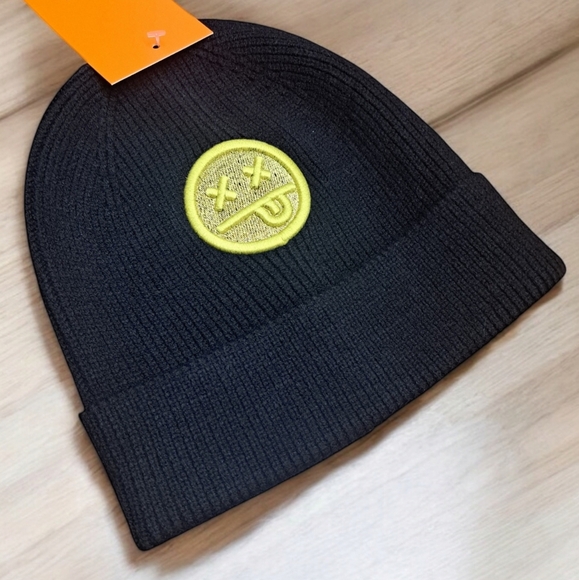NWT Unisex Beanie Black/Gold One Size Poly Blend Soft Warm Stocking Stuffer - Picture 10 of 10